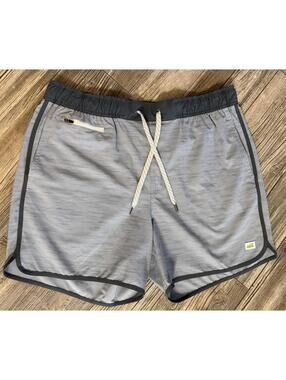 Vuori Men's Banks Shorts in a light grey Sz L